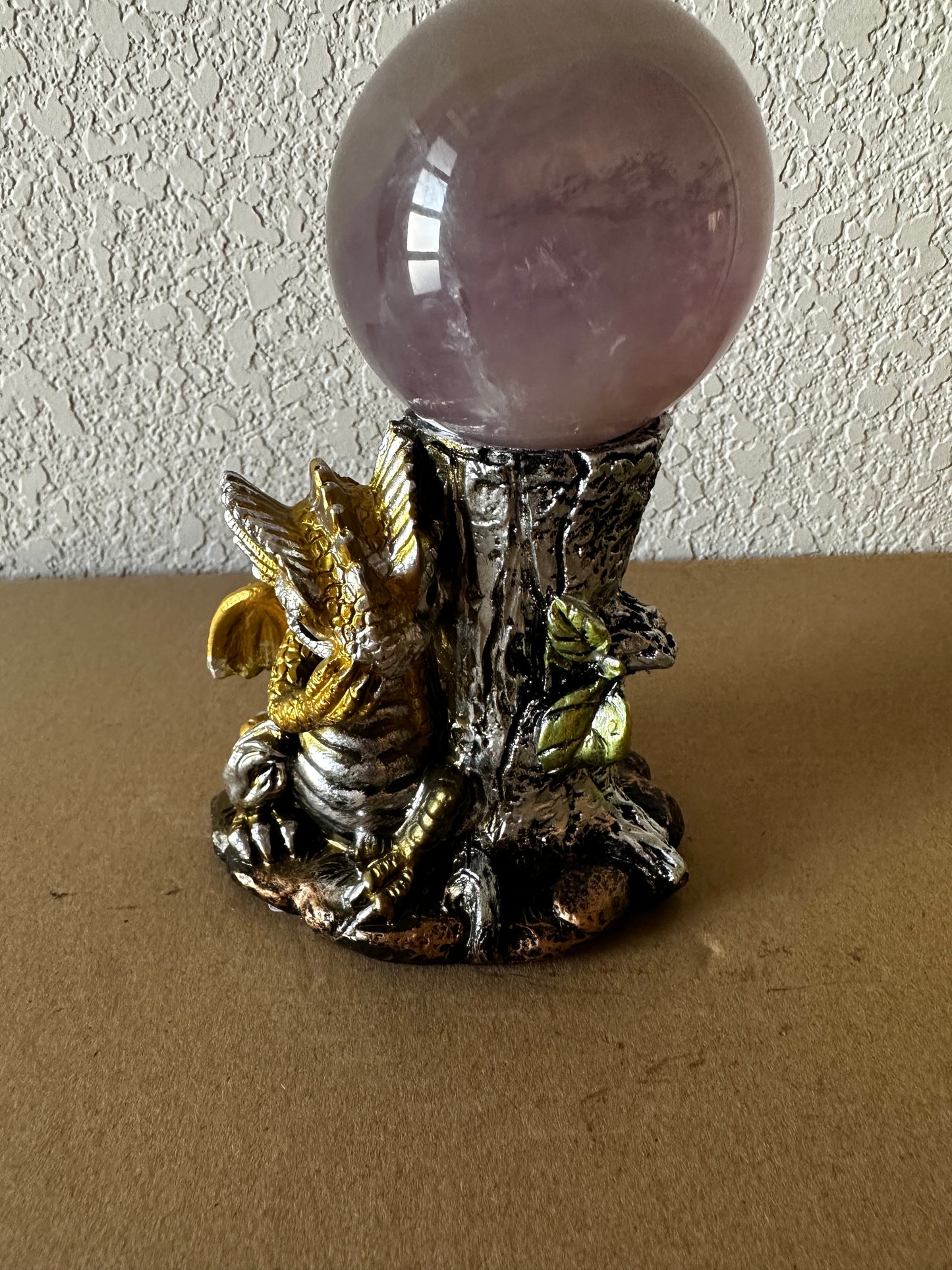 Dragon sphere holder